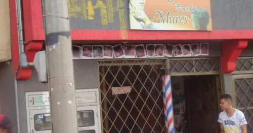 PELUQUERIA Y BARBERIA MURES PELUQUERIA Y BARBERIA MURES